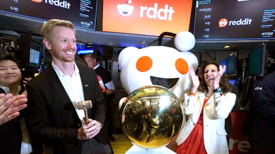 “美版贴吧”Reddit上市首日大涨48%，市值约95亿元